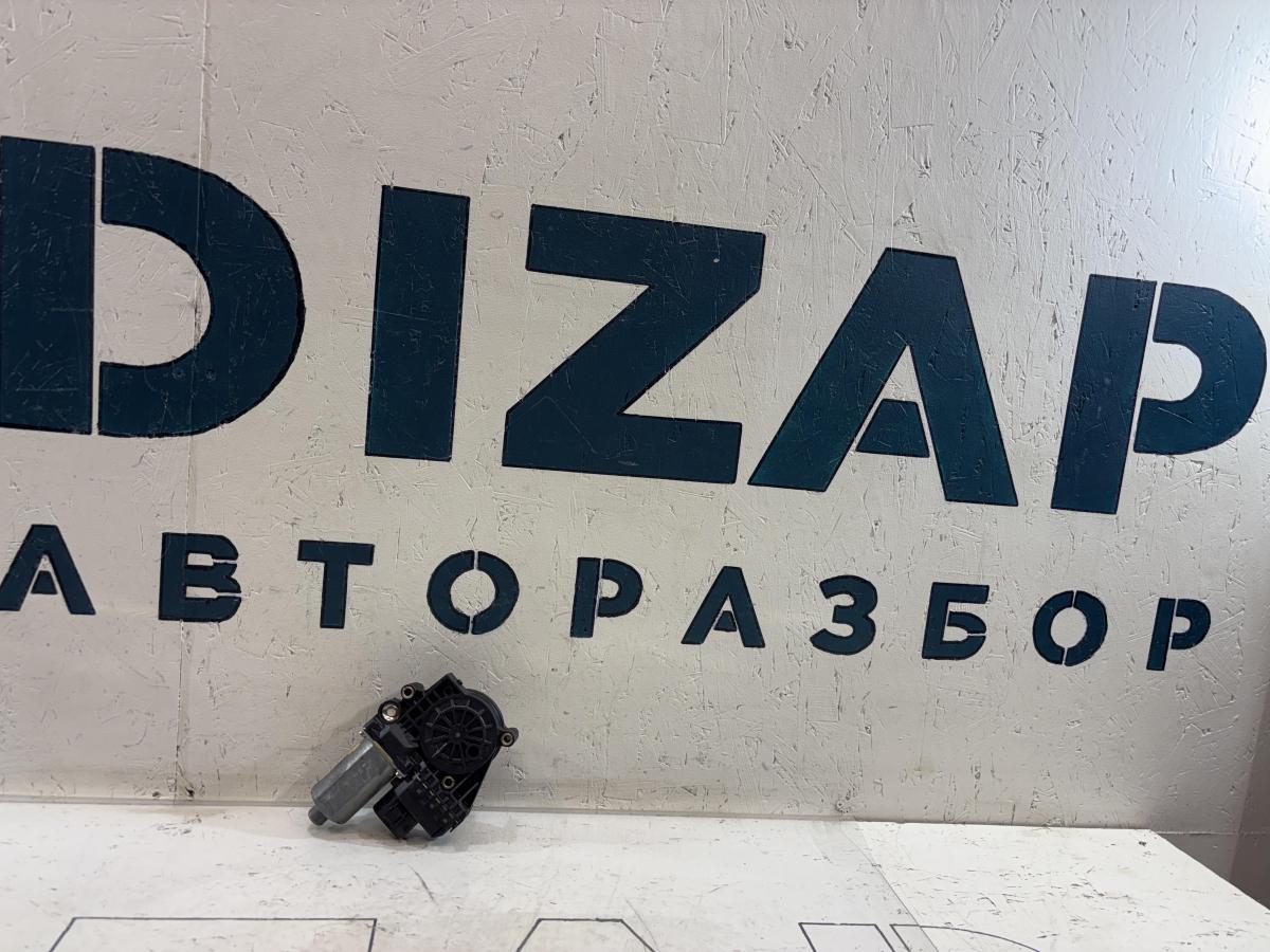 Моторчик заднего правого стеклоподъемника 4B0959802B Audi A6 C5 / A6 C5 Allroad