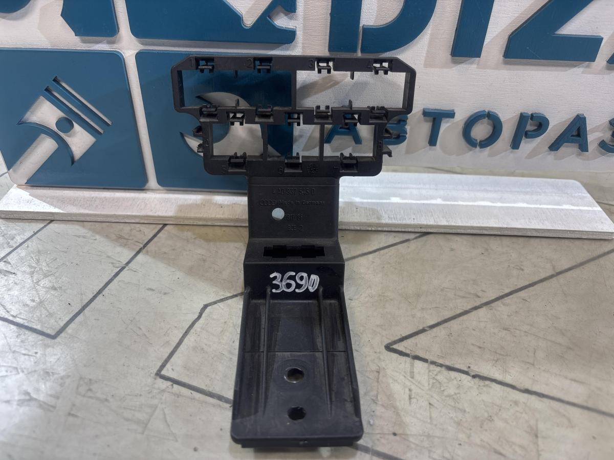 Кронштейн фишек 4A0937545D Audi A6 C4