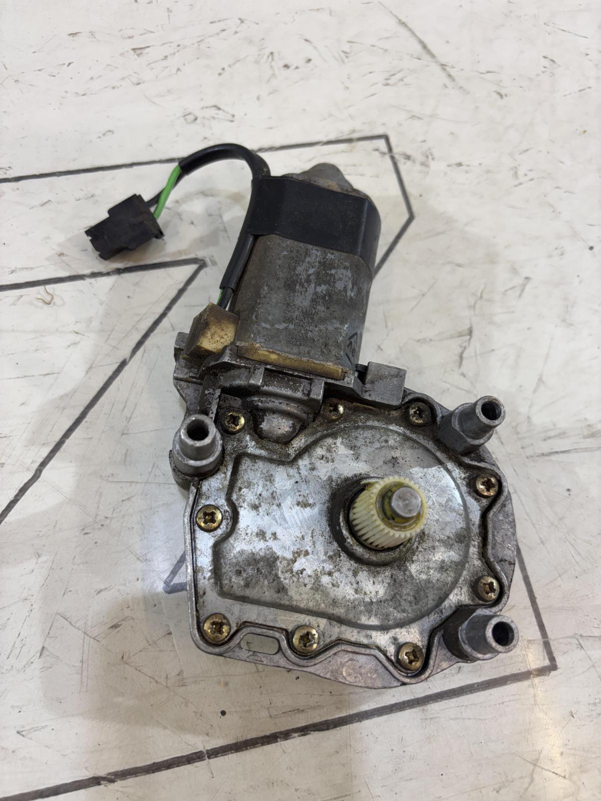 Моторчик стеклоподъемника задней левой двери 4A0959801A Audi A6 C4