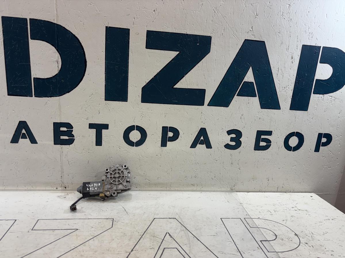 Моторчик стеклоподъемника передний правы двери 4A0959802A Audi A6 C4