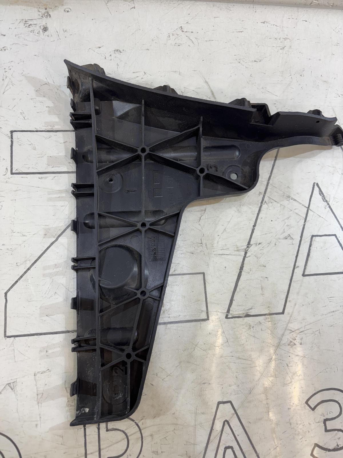 Кронштейн заднего бампера правый 8E5807454A Audi A4 B6 sedan