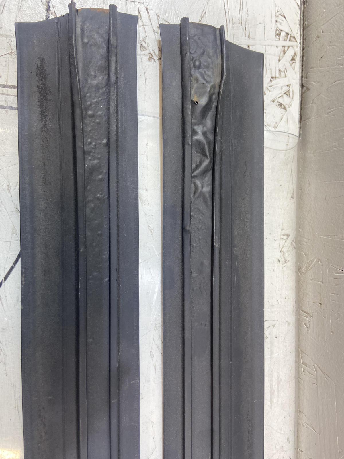 Нижние молдинги (резинки) дверей Audi 80 B4 Cabriolet 895853959A 