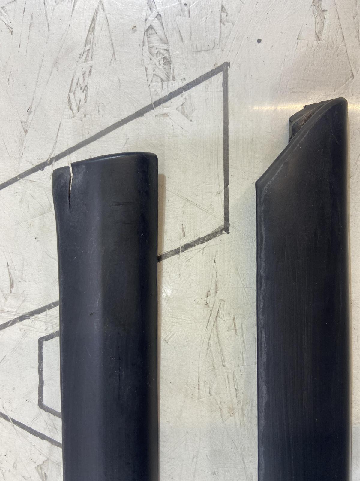 Молдинги (накладки) дверей нижние 8D0853970B Audi A4 B5 седан / Avant