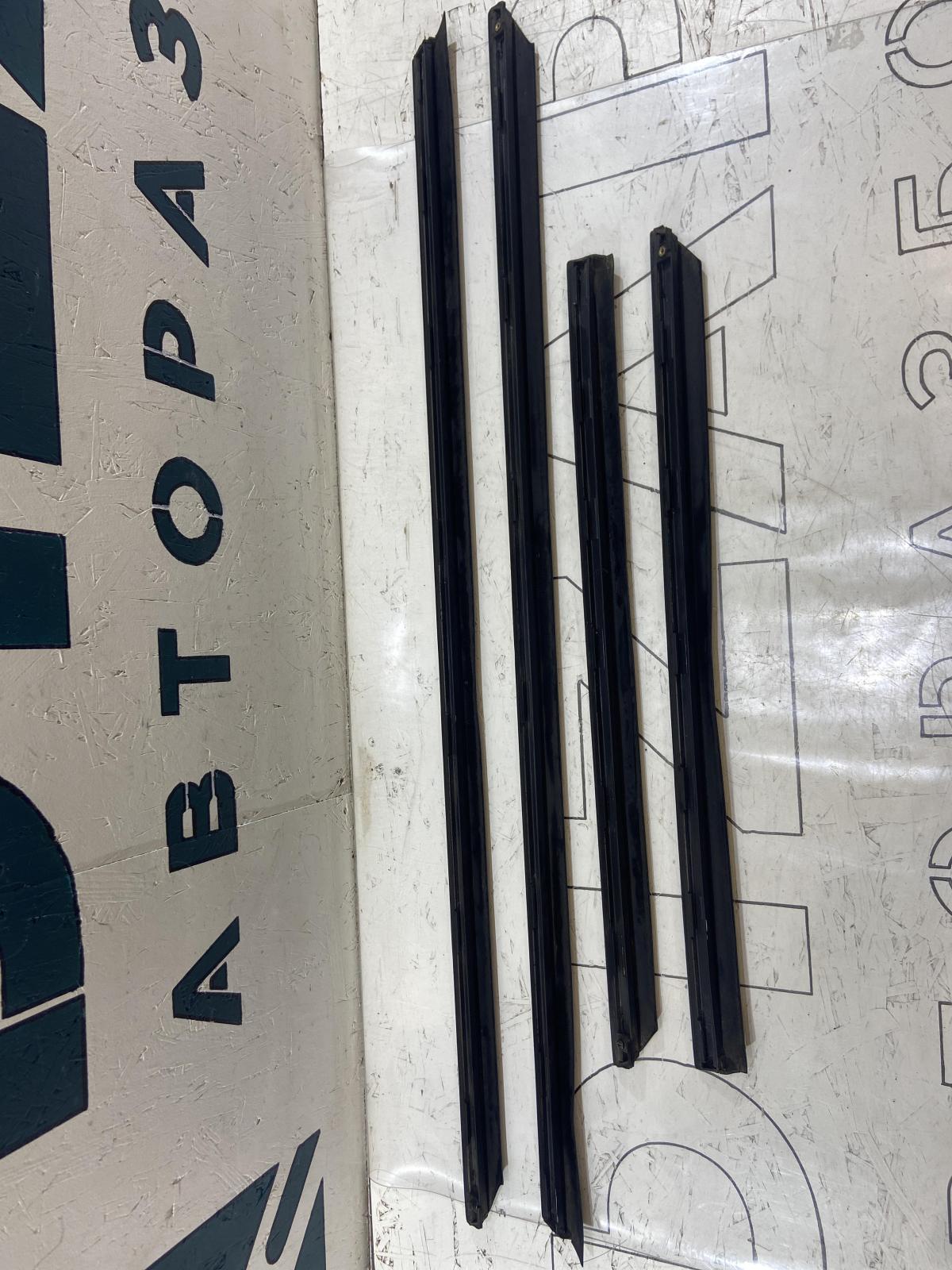 Молдинги (накладки) дверей нижние 8D0853970B Audi A4 B5 седан / Avant