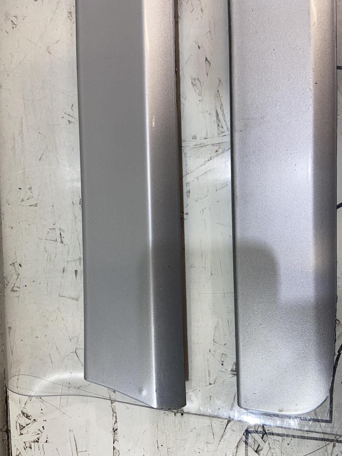 Молдинги (накладки) дверей нижние 8E0853970E Audi A4 B6 / B7