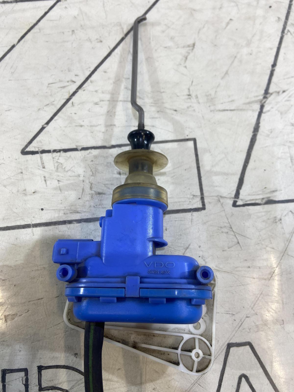 Клапан управления для двери водителя и пассажира 893862153С Audi 80 B3