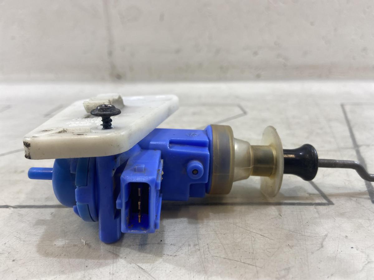 Клапан управления для двери водителя и пассажира 893862153С Audi 80 B3