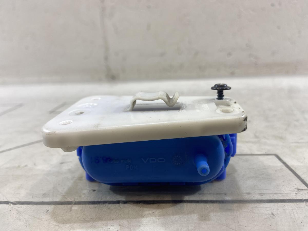 Клапан управления для двери водителя и пассажира 893862153С Audi 80 B3