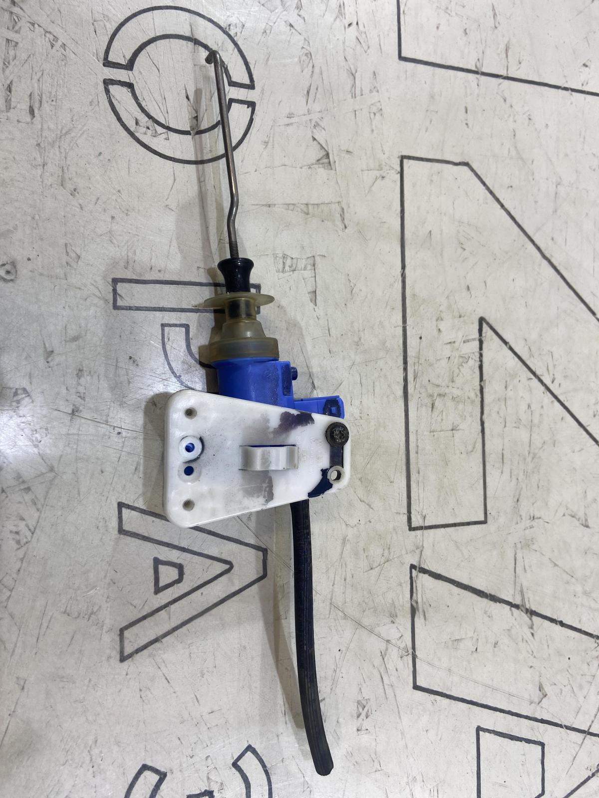 Клапан управления для двери водителя и пассажира 893862153С Audi 80 B3