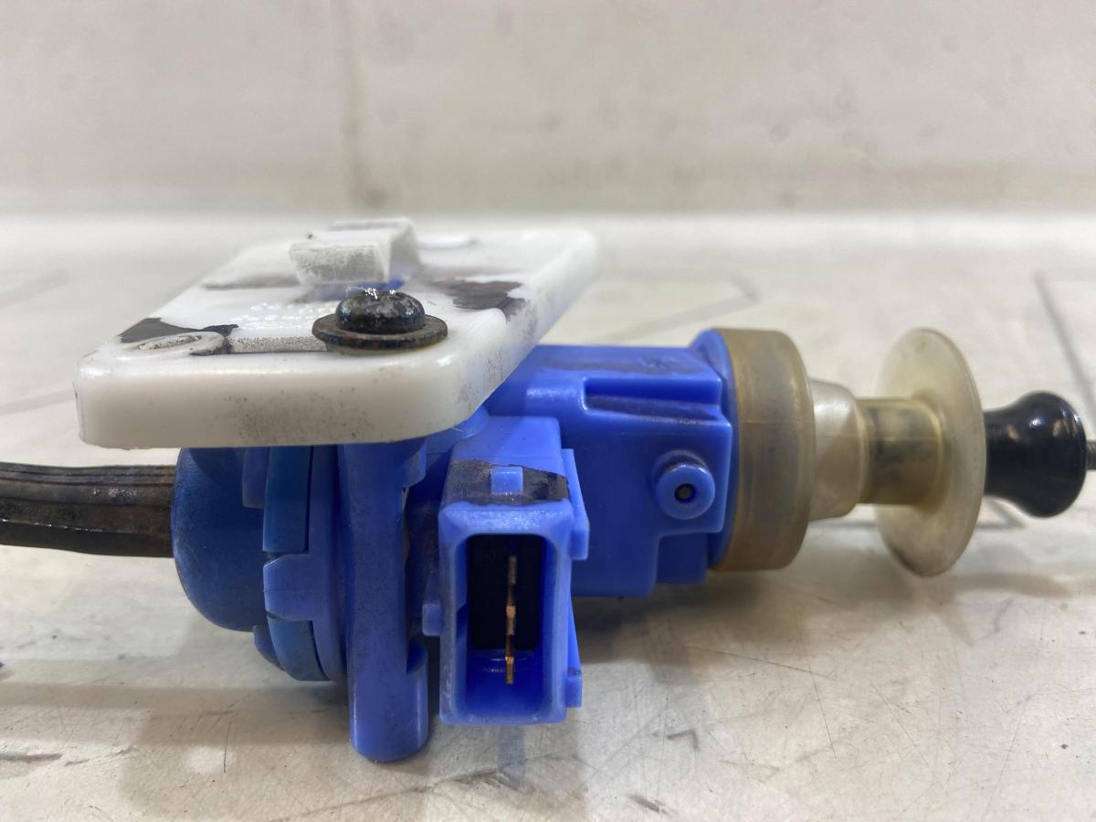 Клапан управления для двери водителя и пассажира 893862153С Audi 80 B3