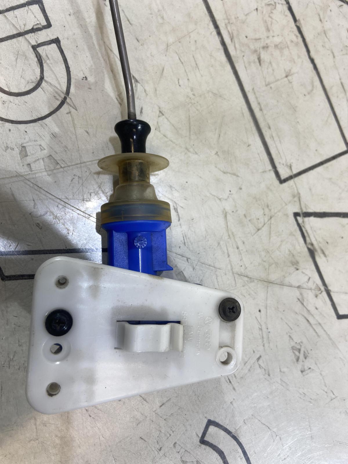 Клапан регулировочный двери задней левый правый 893862153D Audi 80 B3