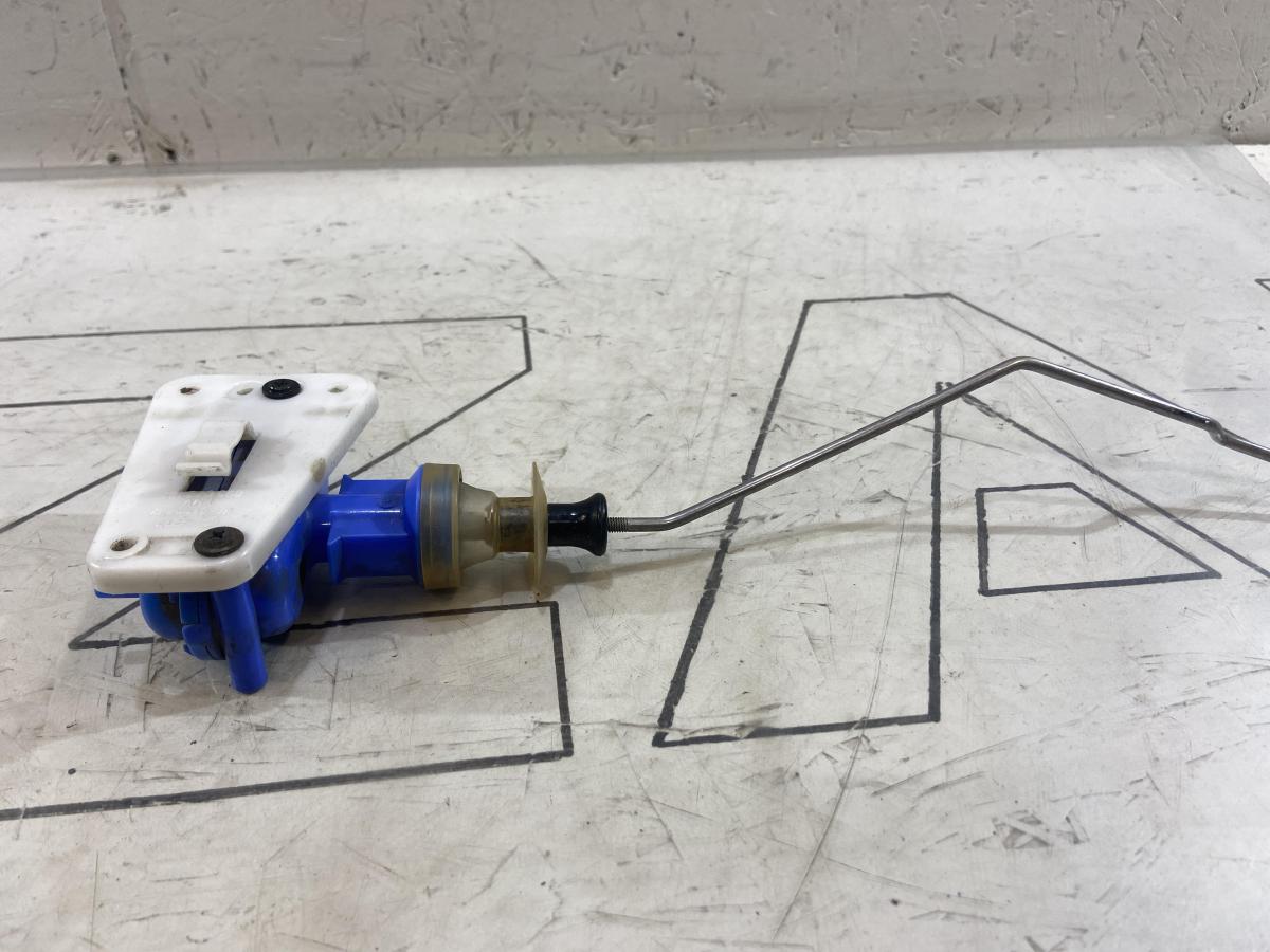 Клапан регулировочный двери задней левый правый 893862153D Audi 80 B3