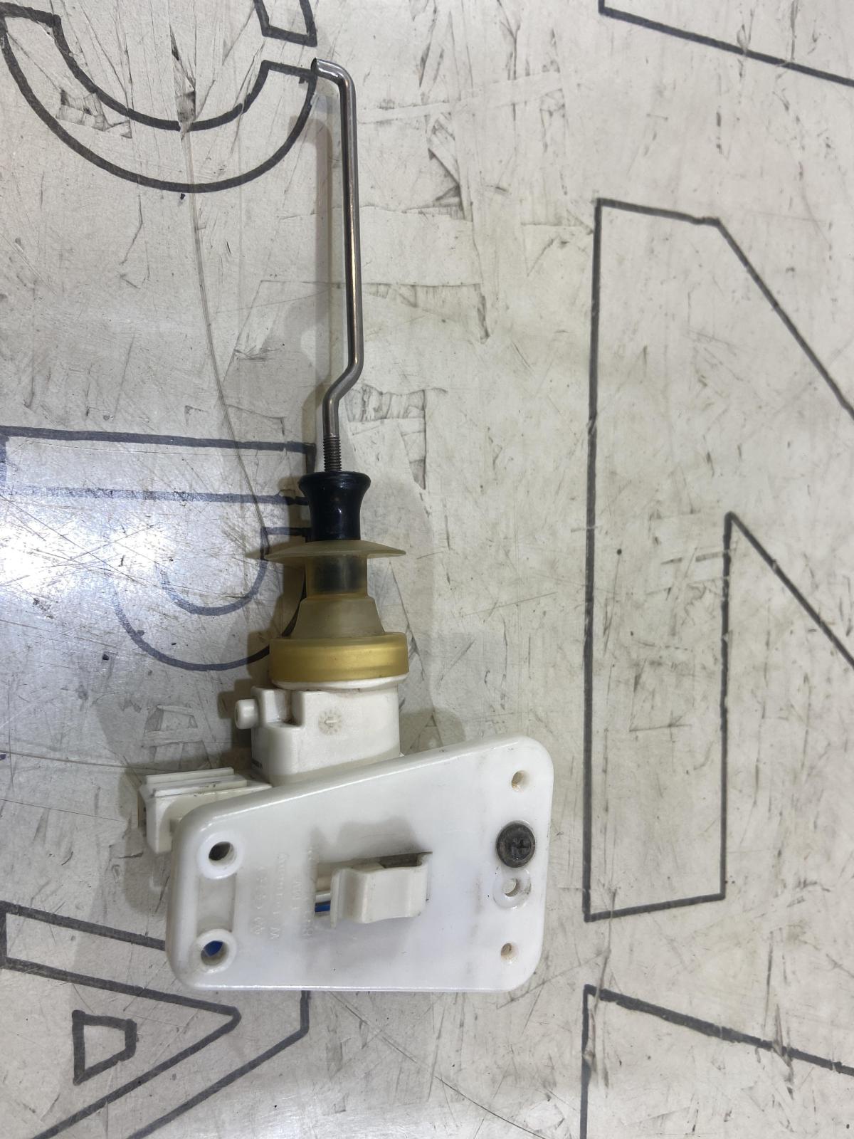 Клапан управления для двери водителя и пассажира 8A0862153 Audi 80 B4