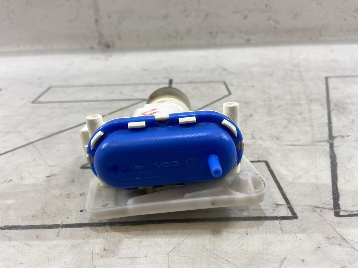 Клапан управления для двери водителя и пассажира 8A0862153 Audi 80 B4