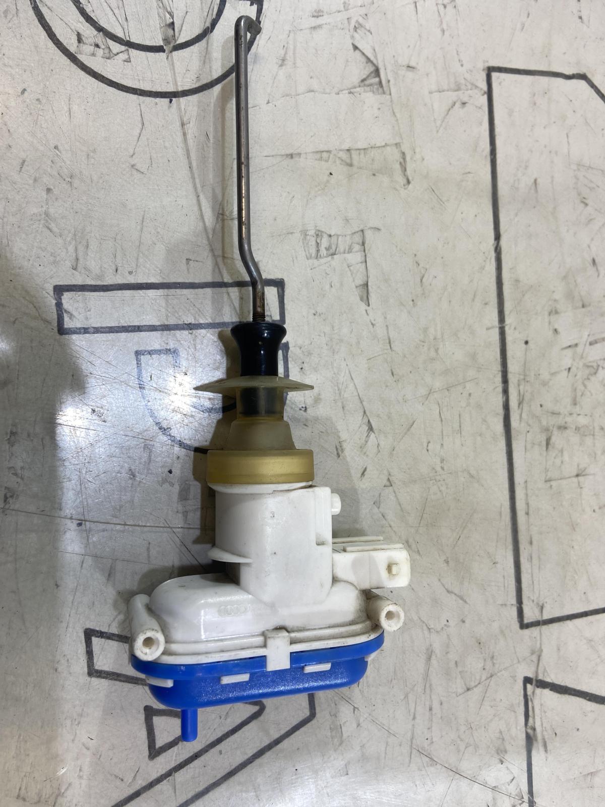 Клапан управления для двери водителя и пассажира 8A0862153 Audi 80 B4