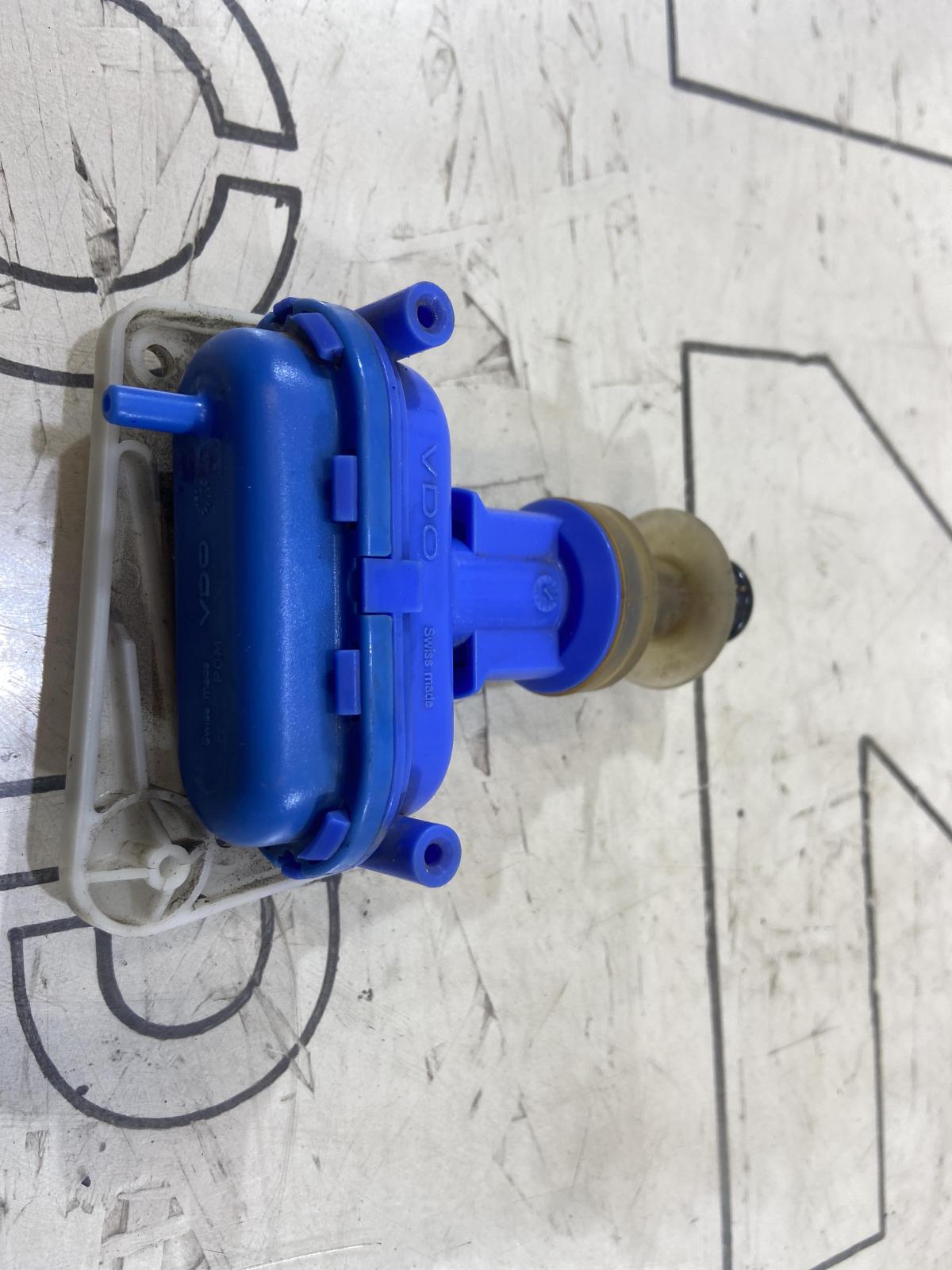 Клапан управления для двери водителя и пассажира 893862153С Audi 80 B3