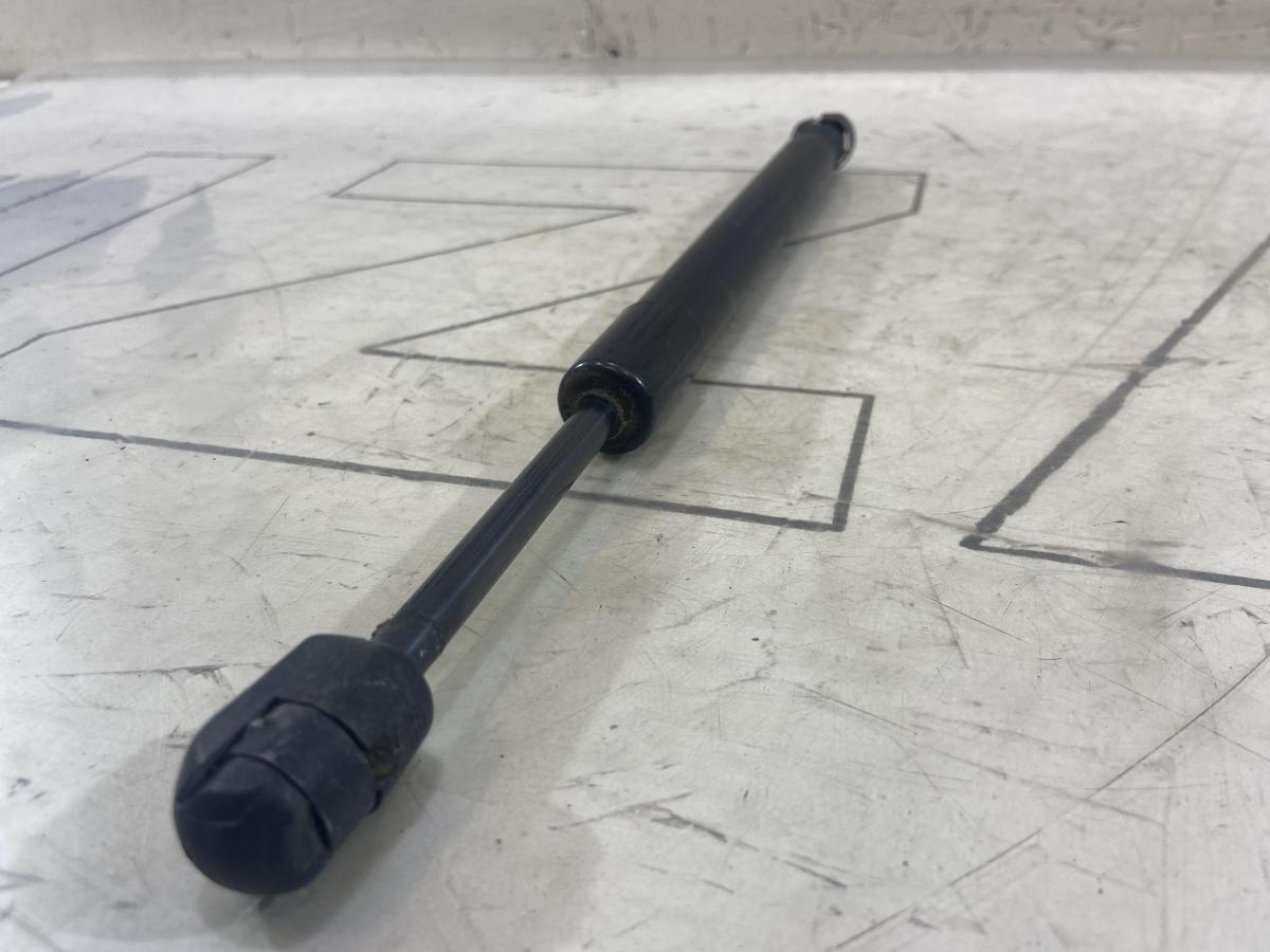 Амортизатор крышки багажника 4F5827552 