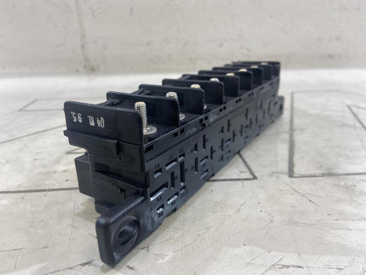 Блок предохранителей (блок реле) 4A0941822 Audi A6 C4