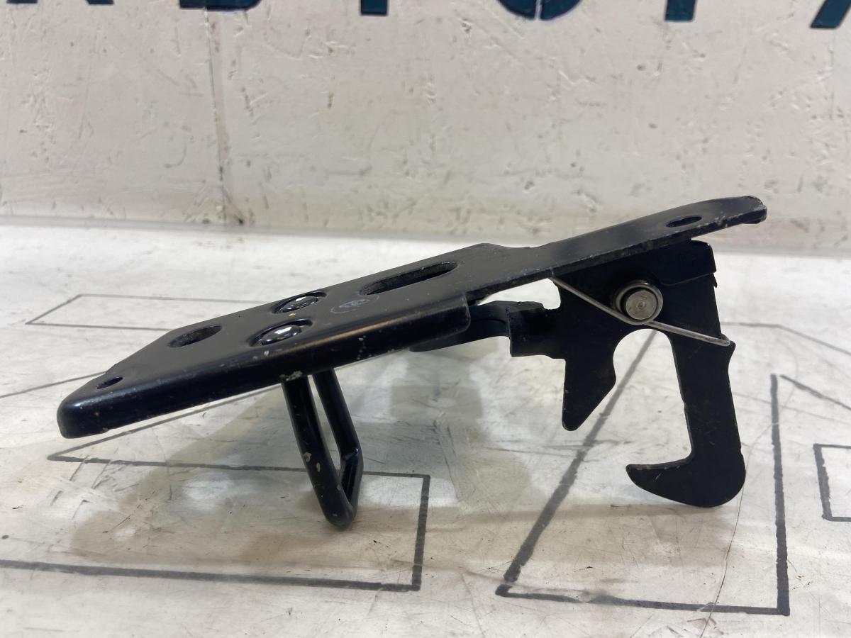 Стопорный крюк 8E0823480E Audi A4 B6