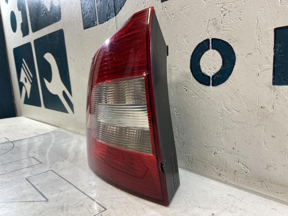 Фонарь задний правый 1Z9945095A Skoda Octavia II рест