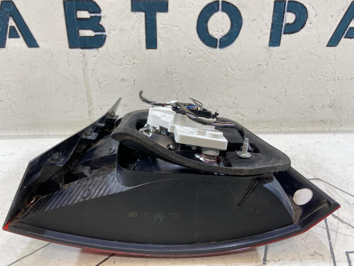 Фонарь задний правый 1Z9945095A Skoda Octavia II рест