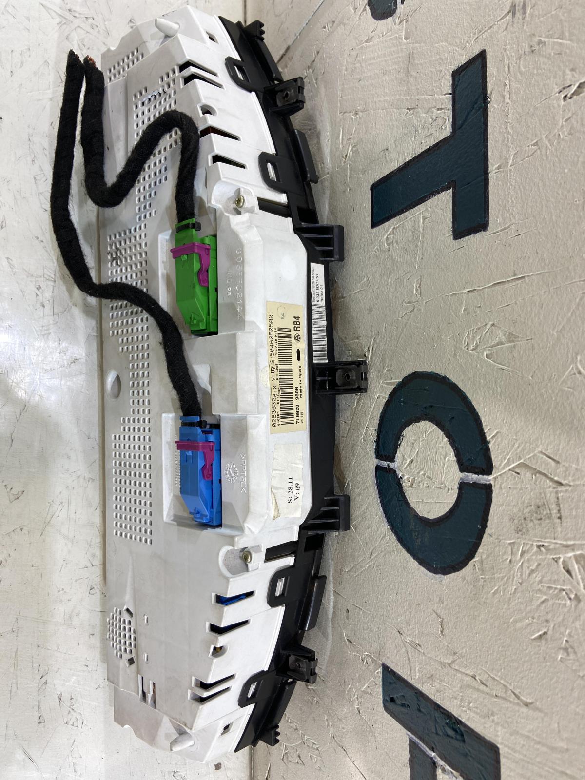 Прибор панели 7L6920980B Volkswagen Touareg I