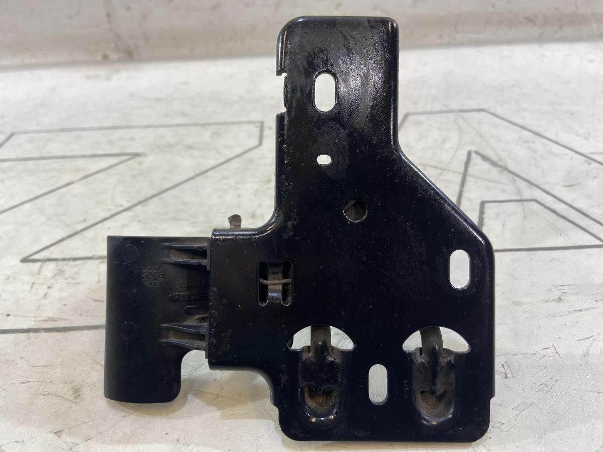 Стопорный крюк 6Q0823480B Volkswagen Touareg I