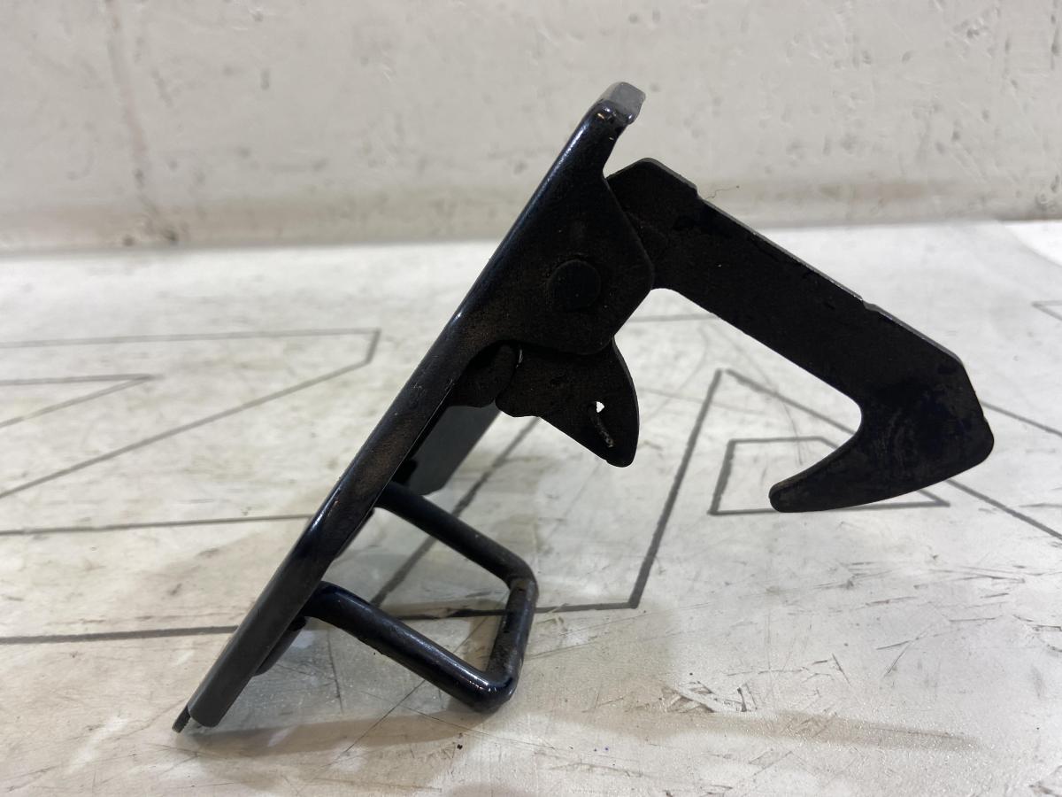 Стопорный крюк 6Q0823480B Volkswagen Touareg I