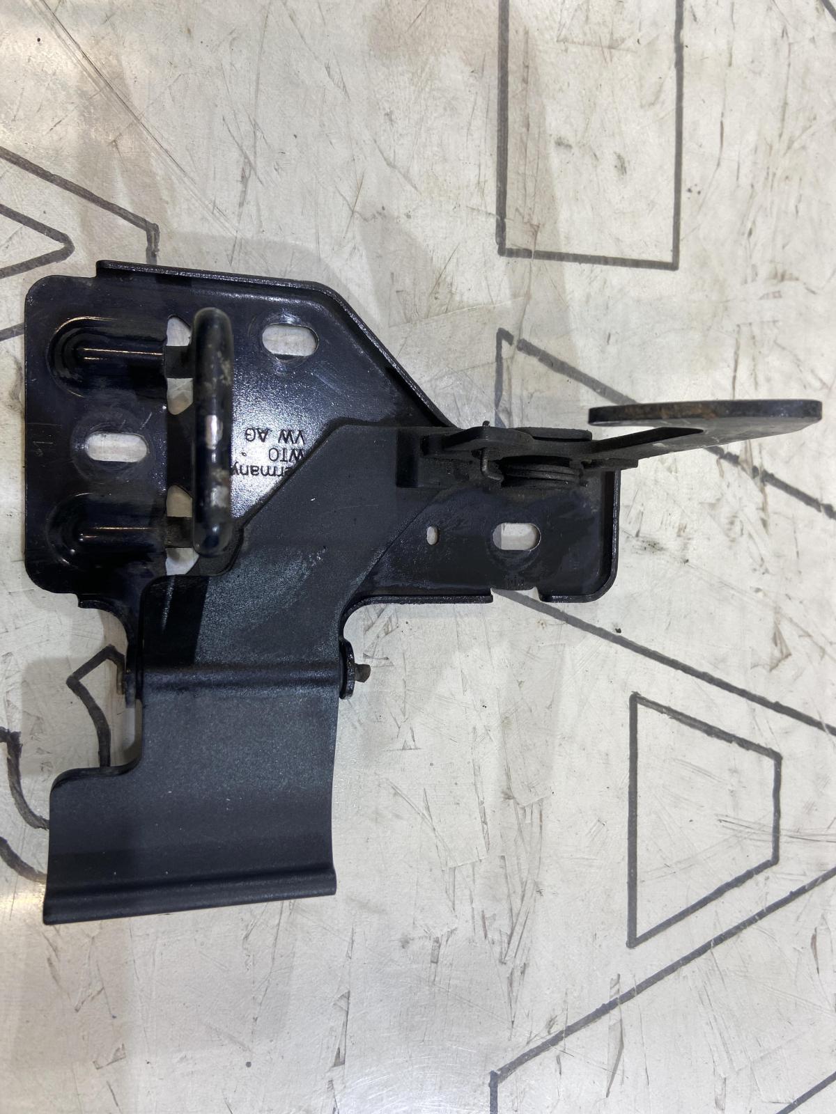 Стопорный крюк 6Q0823480B Volkswagen Touareg I