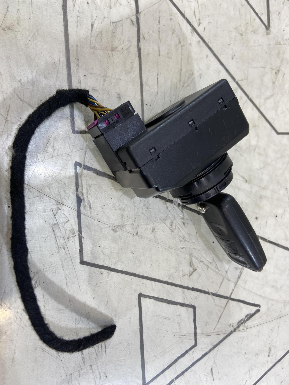 Замок зажигания с ключем 3D0905865C Volkswagen Touareg I