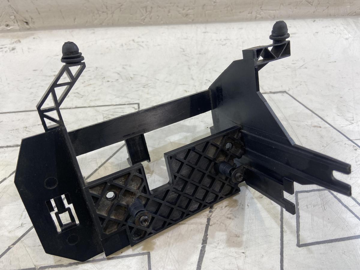 Кронштейн блока управления дверью 7L6959191B Volkswagen Touareg I