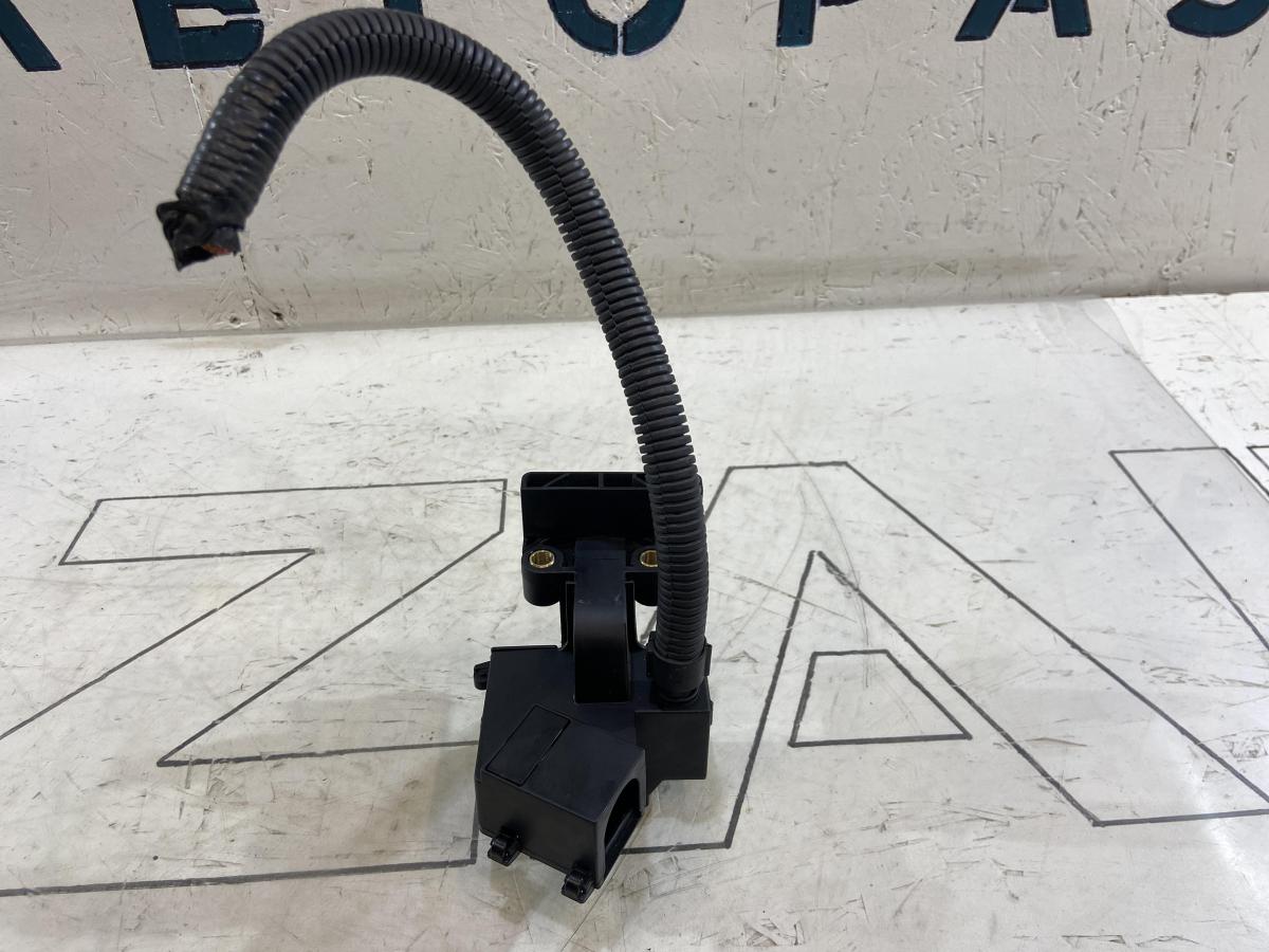 Клемма аккумулятора плюс 7L0937401 Volkswagen Touareg I