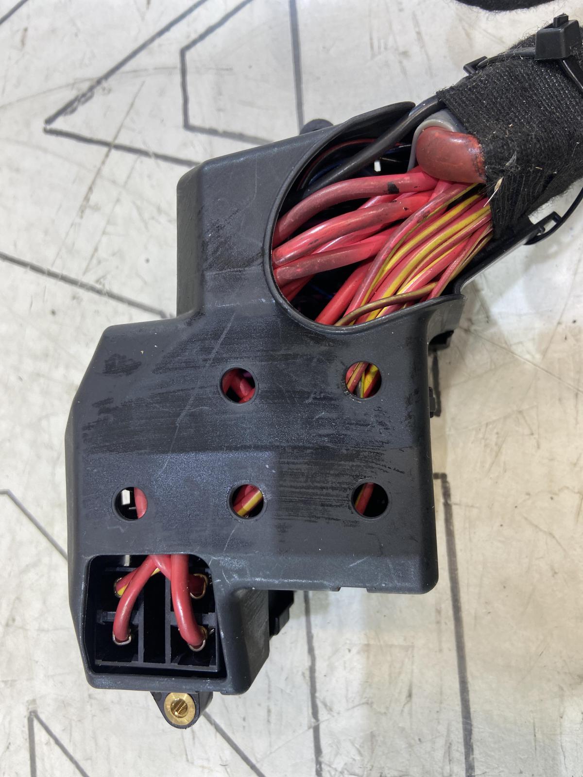 Блок предохранителей 7L0941828A Volkswagen Touareg I