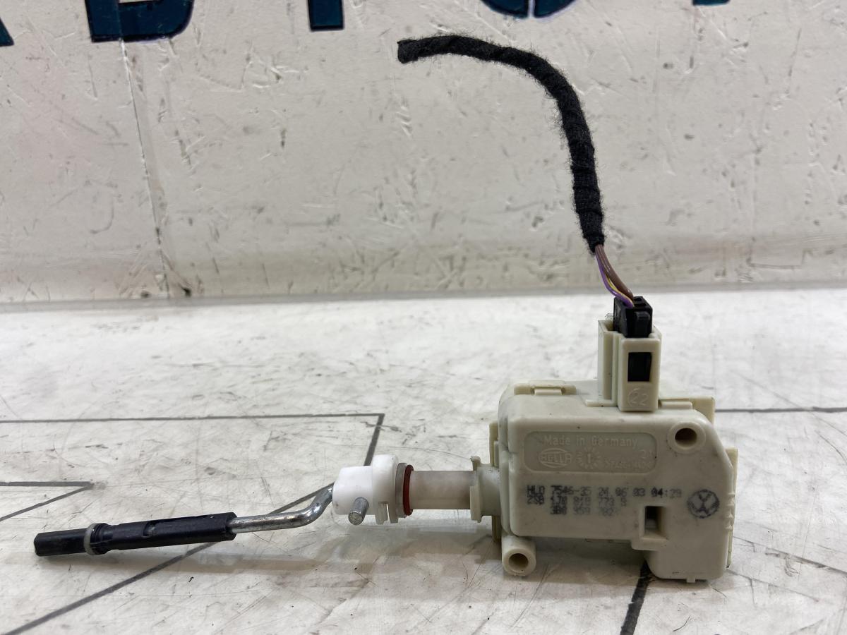 Замок лючка бензобака 1J0810773B Volkswagen Touareg I