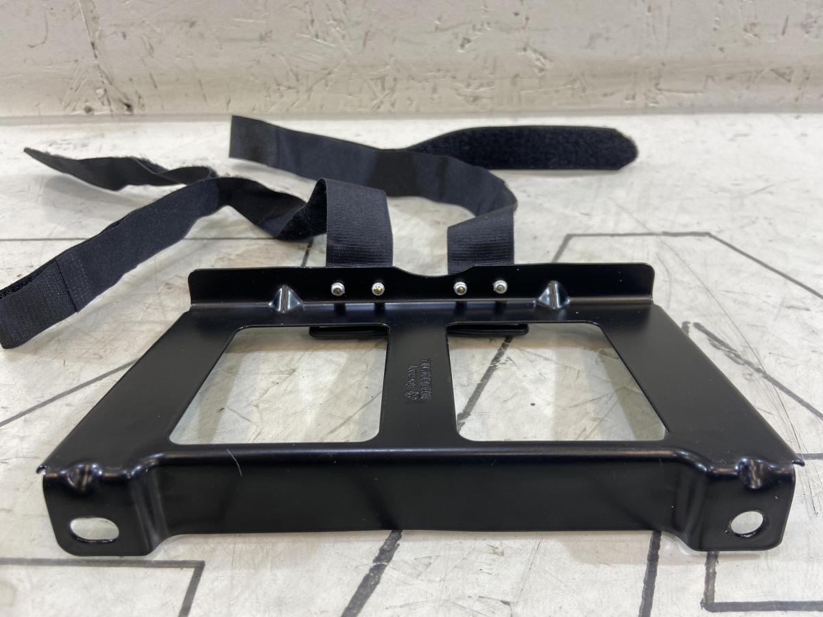 Кронштейн огнетушителя 7L0012130A Volkswagen Touareg I