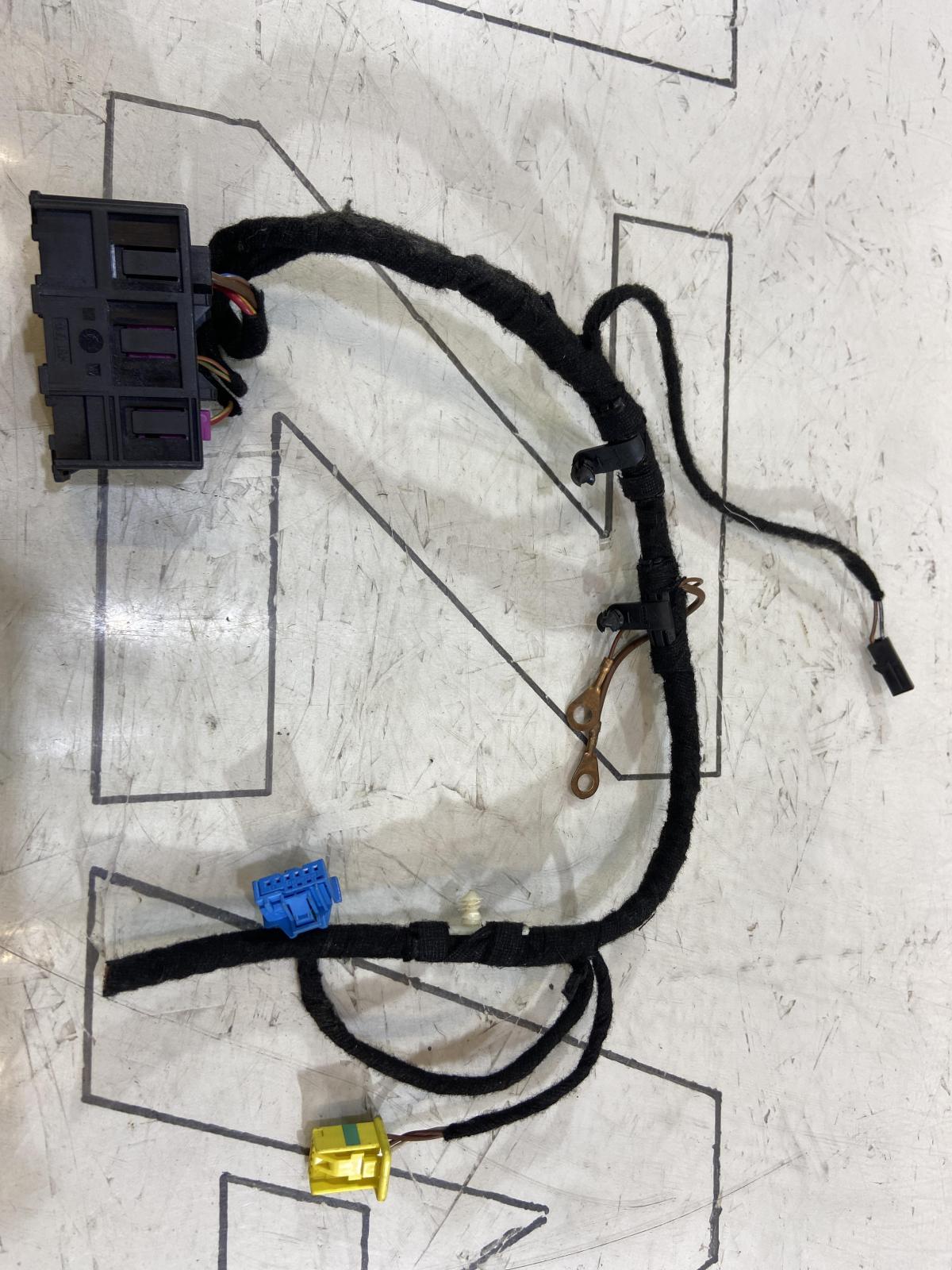 Кронштейн корпуса разъёма 7L0937545 Volkswagen Touareg I