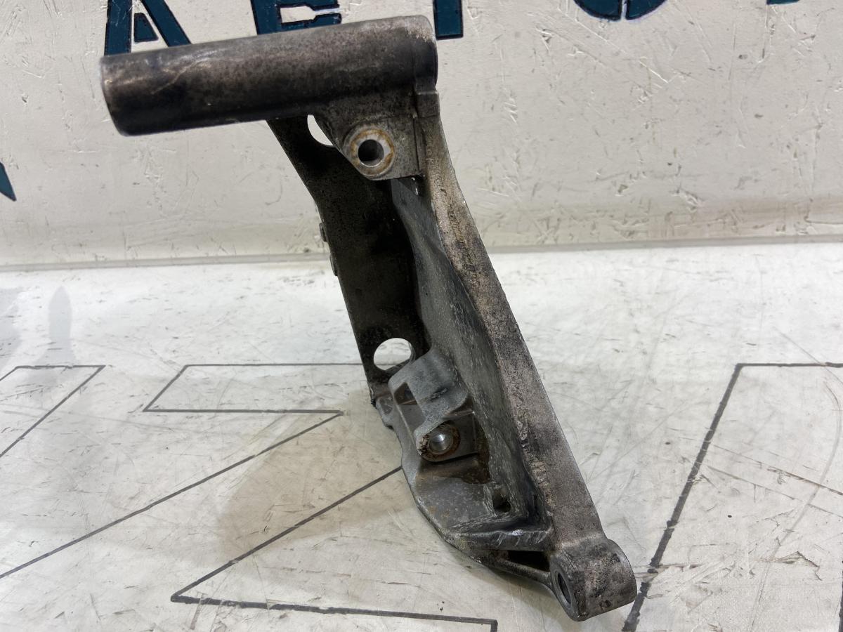 Кронштейн генератора 070903143C Volkswagen Touareg I