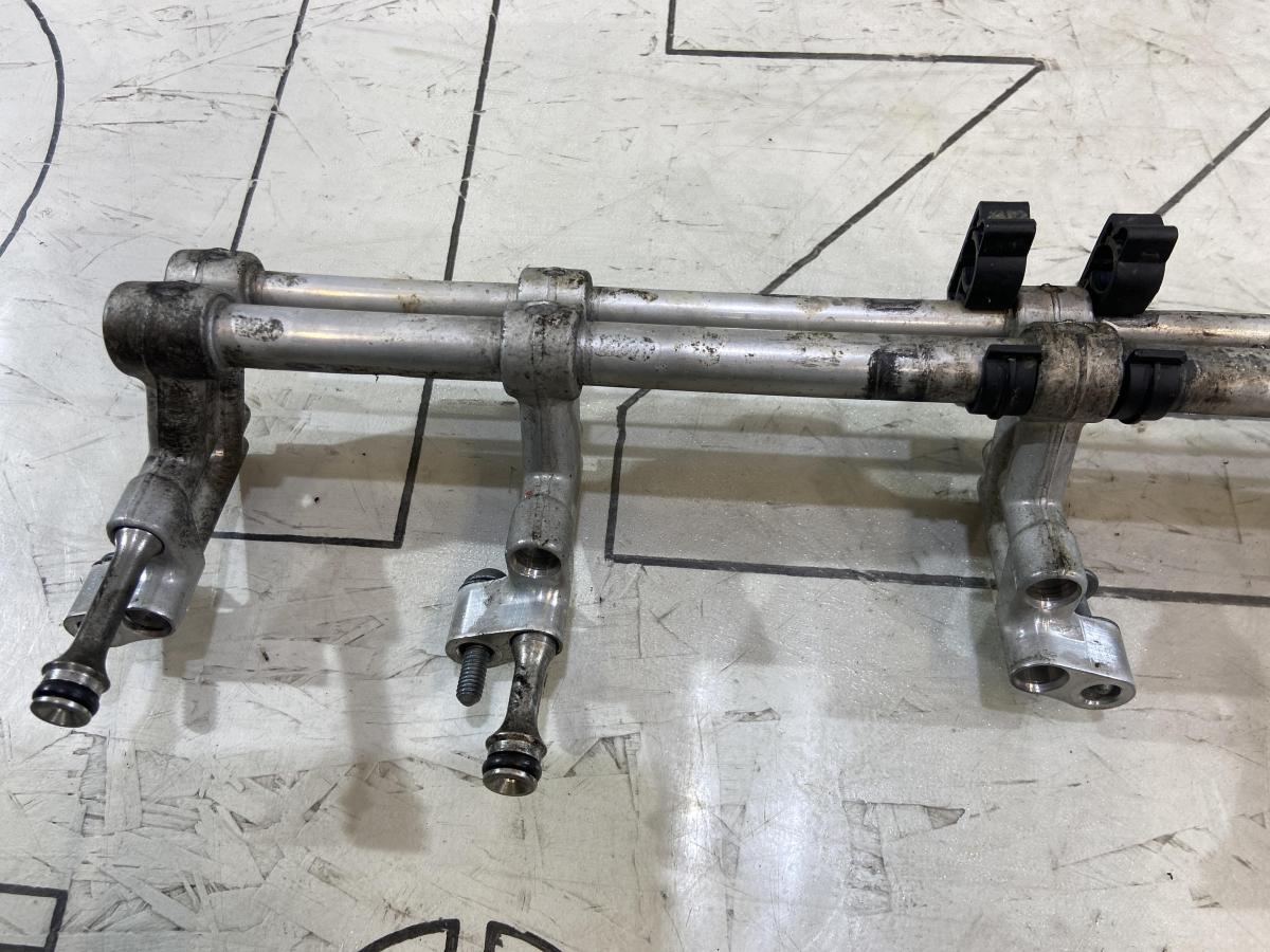 Топливная рампа 070133317C Volkswagen Touareg I