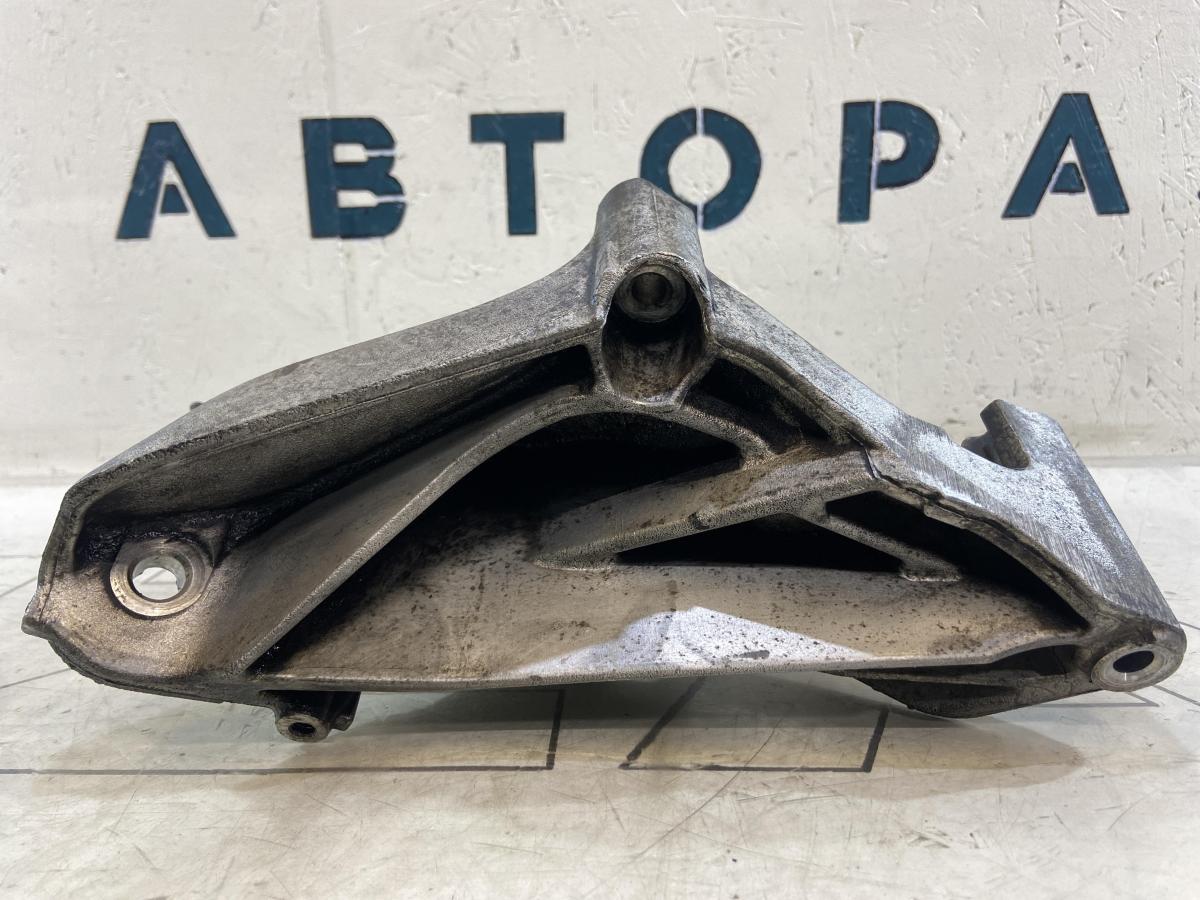 Кронштейн двигателя левый 070199307A Volkswagen Touareg I