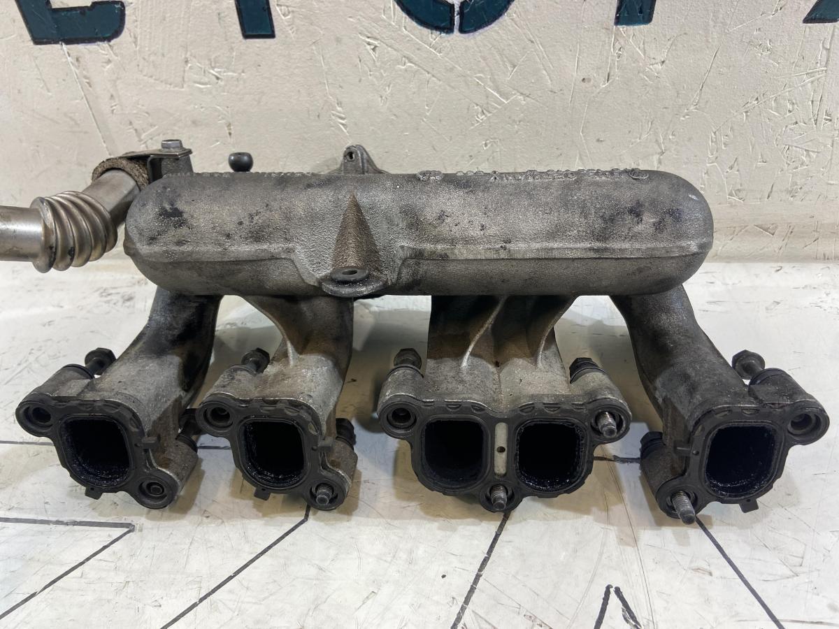 Патрубок впускного тракта 070129713H Volkswagen Touareg I