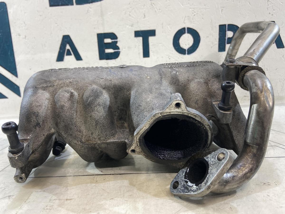 Патрубок впускного тракта 070129713H Volkswagen Touareg I