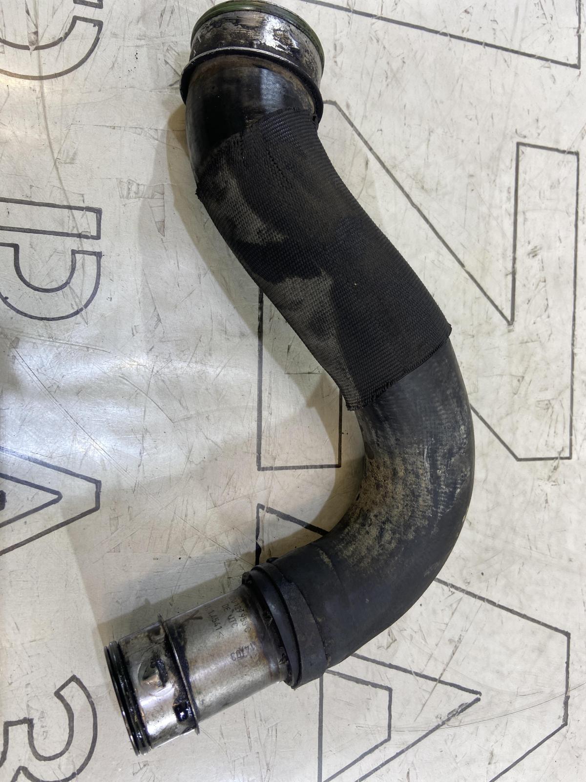 Патрубок интеркулера 070129955C Volkswagen Touareg I