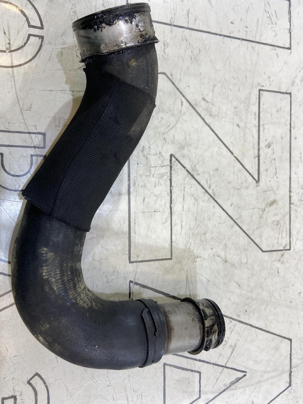 Патрубок интеркулера 070129955C Volkswagen Touareg I