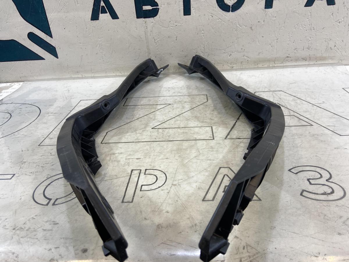 Кронштейн переднего бампера правый/левый 1Z0807184D Skoda Octavia II рест