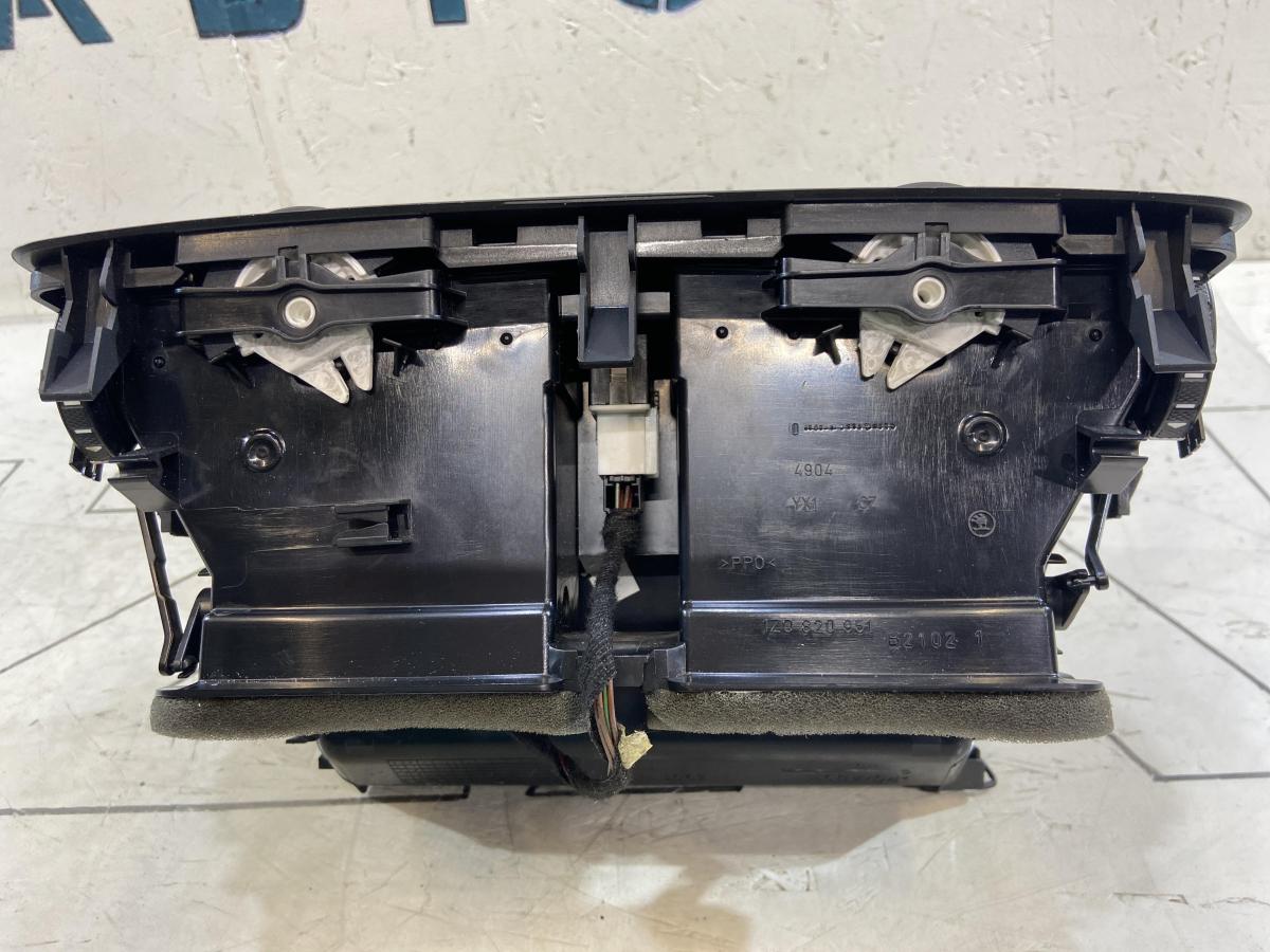 Дефлектор обдува салона 1Z0820951 Skoda Octavia II рест