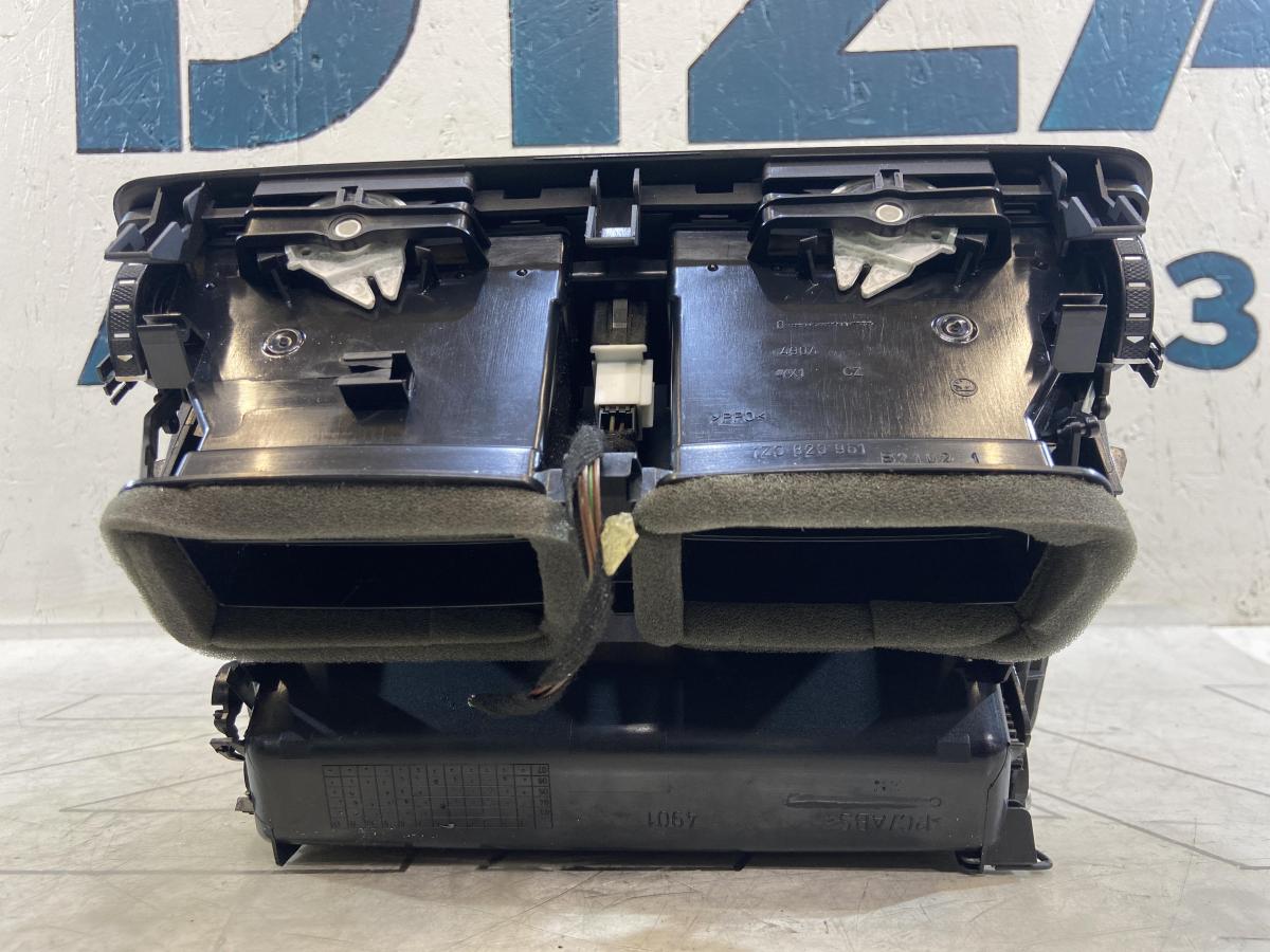 Дефлектор обдува салона 1Z0820951 Skoda Octavia II рест