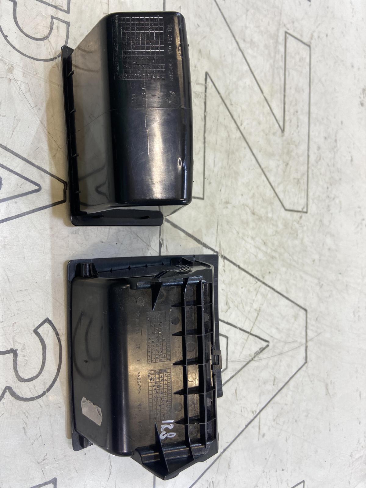 Вещевое отделение 1Z0863284 Skoda Octavia II рест