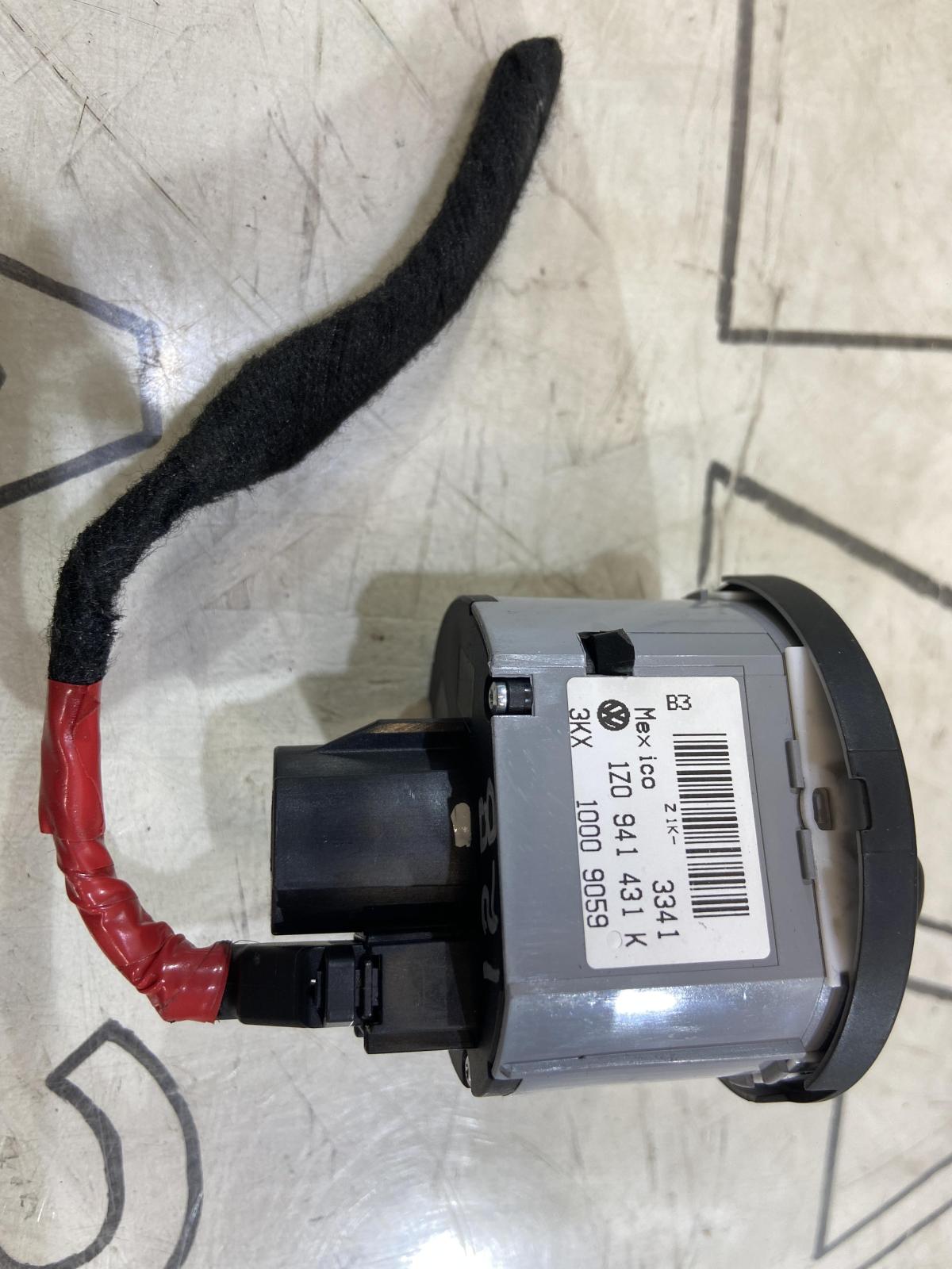 Переключатель света фар 1Z0941431K Skoda Octavia II рест
