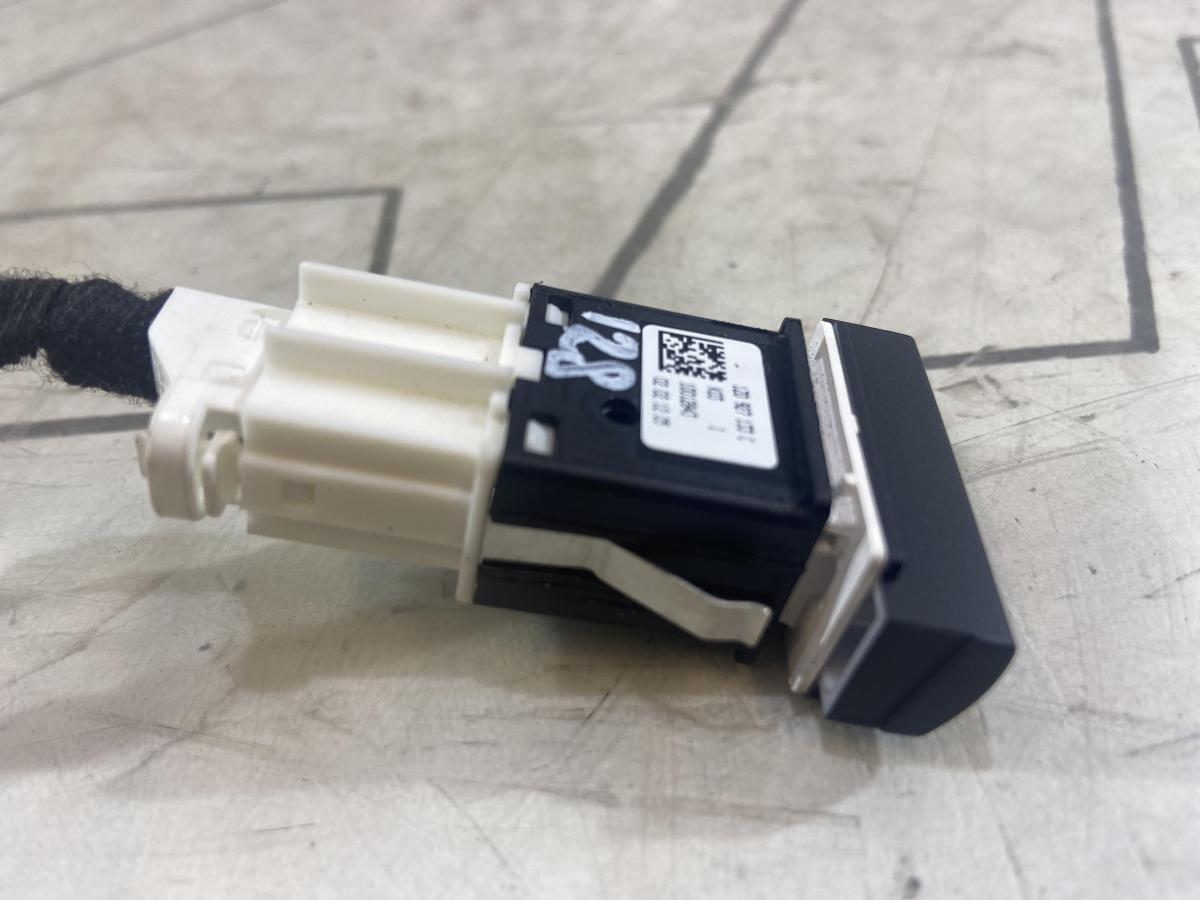 Клавиша антипробуксовочнойсистемы ASR 1Z0927133C Skoda Octavia II рест