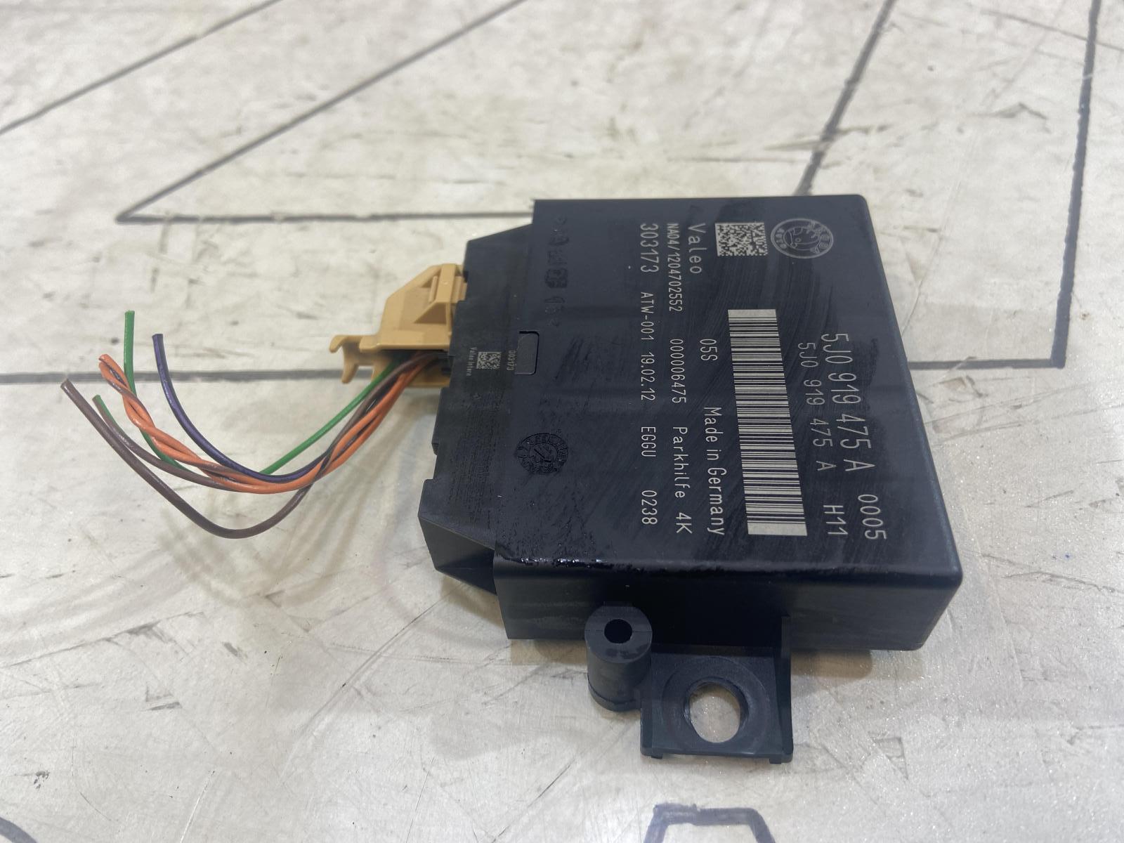 Блок управления парктрониками 5J0919475A Skoda Octavia II рест